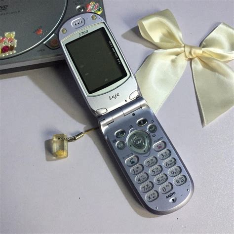 Y2k flip phones for sale, Everything Else, Others on Carousell