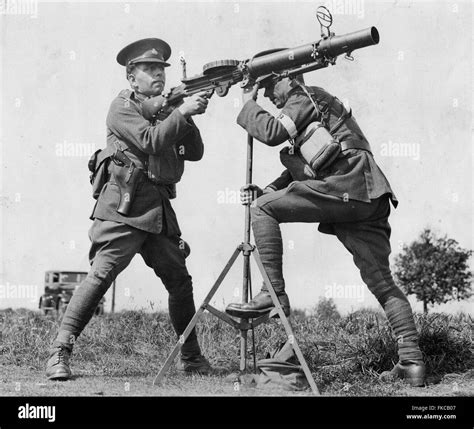 Ww1 Uk Lewis Gun Machine Gun Ww1 Uk Ametralladora Lewis The Lewis Gun