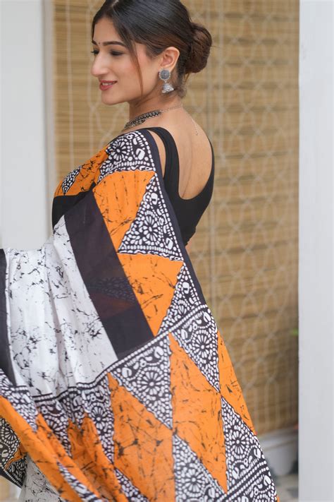 Printed Mustard Batik Print Cotton MulMul Saree – VastraMoksha