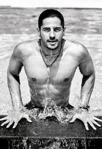 Poster Sidharth Malhotra Dashing Body sl-13757 (Wall Poster, 13x19 ...
