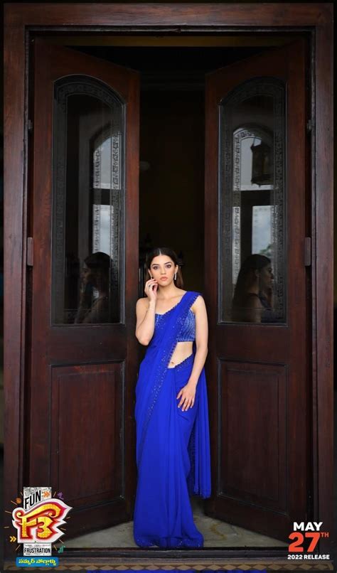 Mehreen Pirzada: చీరకట్టులో మెహ్రీన్ వయ్యారాలు.. చూపుతిప్పుకోలేని సొగసు ...