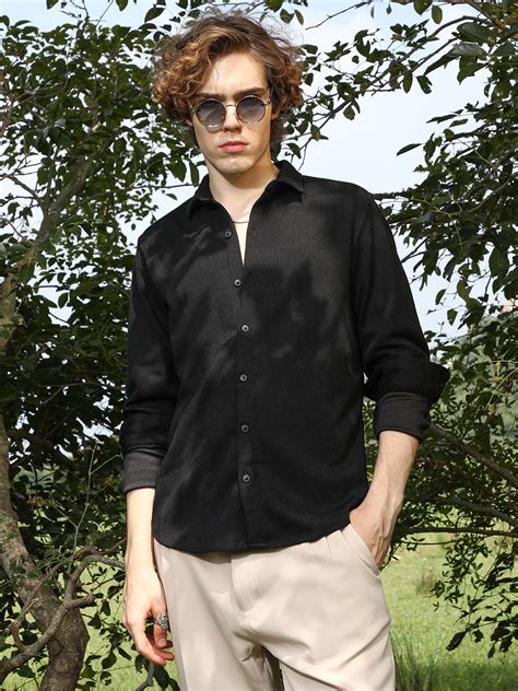 ₹854 | Campus Sutra men Onyx Black Solid Knit Shirt - Campussutra