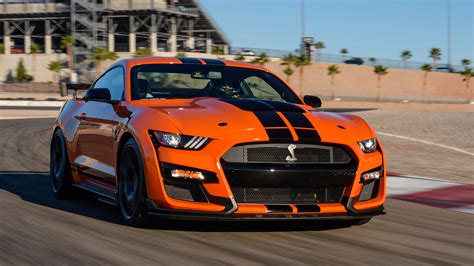 2020 Ford Mustang Shelby GT350 vs. GT500: Which Is the Better Sports Car?
