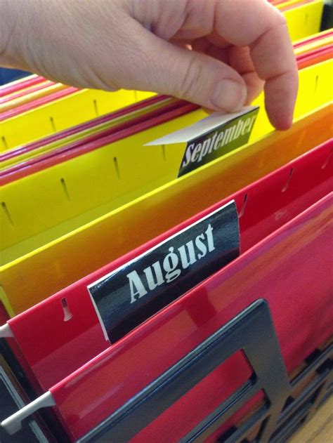 How to Make Hanging File Folder Labels 的图像结果