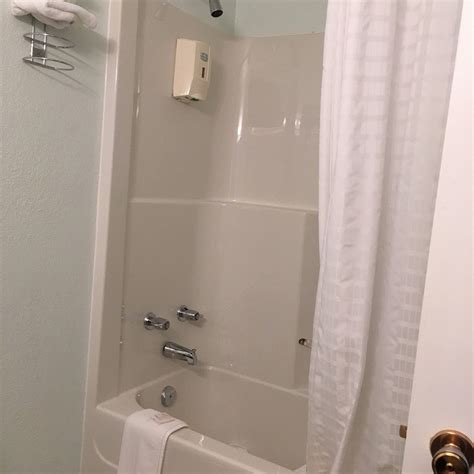 WATERFRONT INN (Buffalo Narrows) - Hotel Reviews & Photos - Tripadvisor