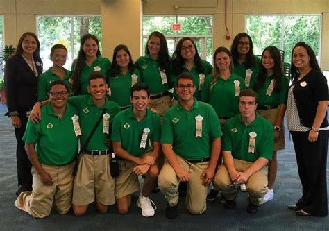 Como é trabalhar na DISNEY. Vagas e Carreira na Disney