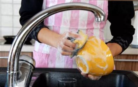 洗碗让你生无可恋？美国初创公司推出适用于大型餐馆的洗碗机器人系统！ - 知乎