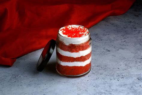 Buy Red Velvet in a Jar(375ml) Pack of 6 online - WarmOven