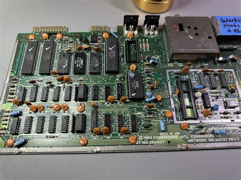 Broken Commodore Computer 的图像结果