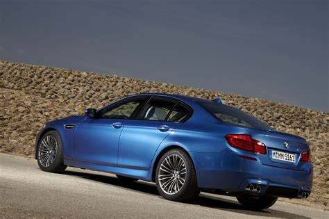 Fly Away With The 2013 BMW M5 | Gaywheels