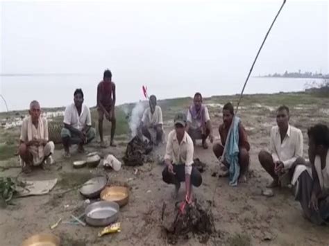 Bahraich: Villagers organise havan as rivers swell, authorities pull up ...