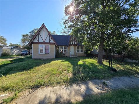 1004 Nassau St, Plainview, TX 79072 | Homes.com