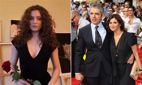 Rowan Atkinson Daughter Lily 的图像结果