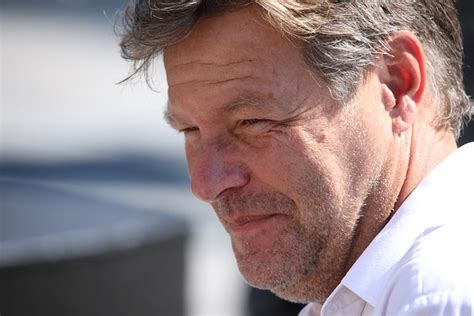 Short Europe Politician 的图像结果