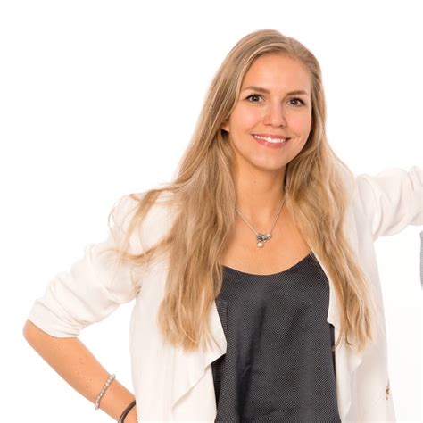 Laura Nies – Ässistenzärztin für Augenheilkunde und Optometrie – SALK ...