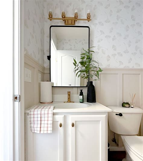 Should Bathroom Mirror Be Same Width as Vanity? (Complete Size Guide ...
