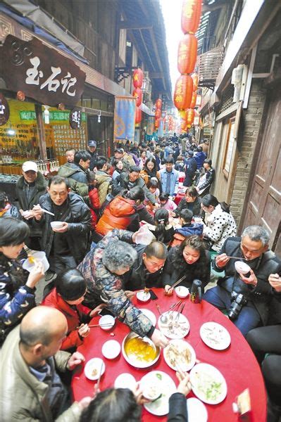 重庆中山古镇：一天700单背后 藏着一份温暖的“生活清单”_央广网