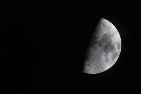 Big and small; Jupiter and the moon. a6600 and 70-350mm : r/SonyAlpha