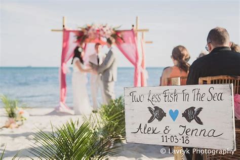 Wedding Name Board Designs That Will Add 5-stars to Your D-day Decor