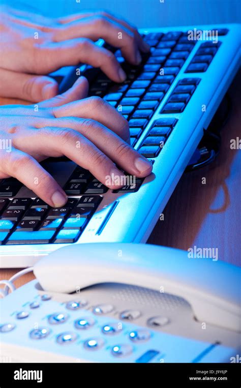 Offiice Hands Computer 的图像结果