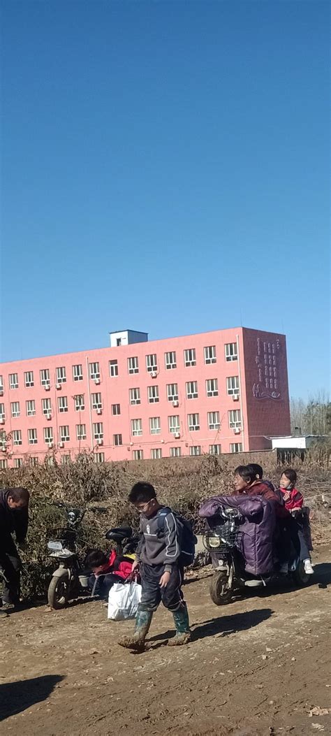 邢台123：这是邢台市市区孩子上下学，人民的父母官们！！！