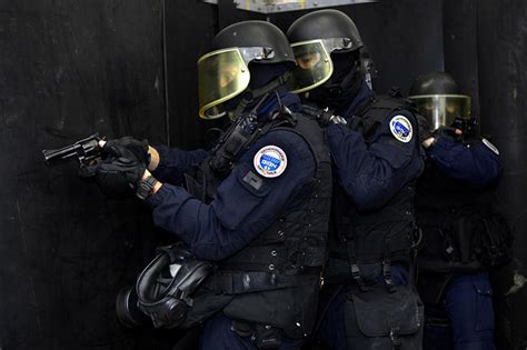 法国成立国家反恐中心 揭秘欧洲精锐反恐部队