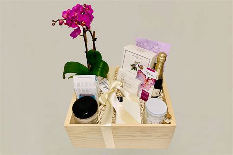 Mother’s Day Custom Box – Elizabeth Nash Gift