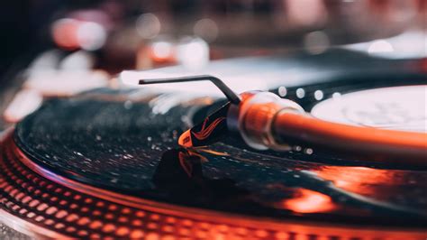 Download wallpaper 2560x1440 vinyl record player, vinyl, record, macro ...