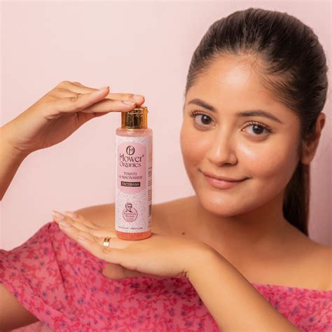 Buy Tomato Niacinamide Face Wash - Gentle Glow & Hydration - Flower ...