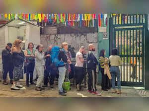 Peru news: Peru protests leave around 300 tourists stranded in Machu ...