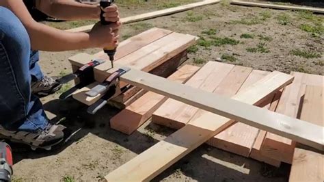 I made a planter box for my next door neighbor : r/woodworking