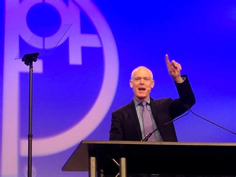 Managing vs Leading: Key Differences for Effective Leadership - EVOLVE Programme