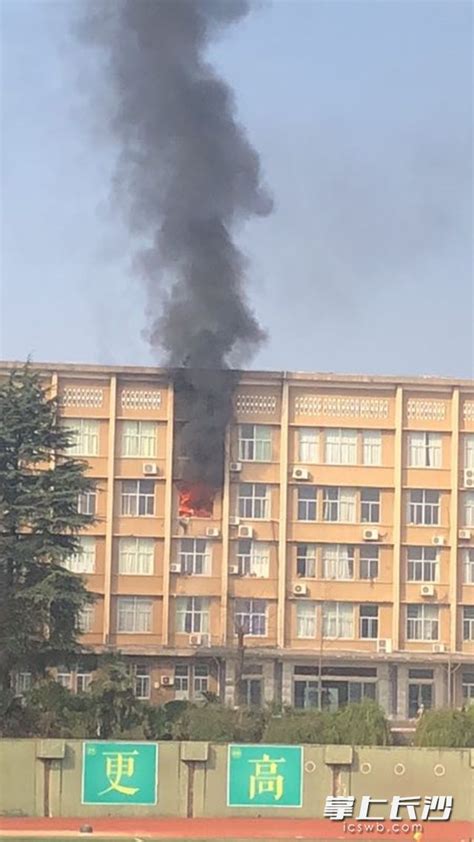 西昌致19人牺牲火灾原因公布，42人被追责问责|界面新闻 · 中国
