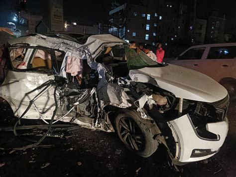 Hyderabad: Two engineering students killed, 3 injured after their ...