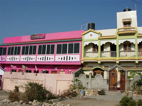 The Dilettante Photographer: Painted houses, Diu