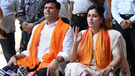 Mumbai: BMC issues show-cause notice to Navneet, Ravi Rana over ...