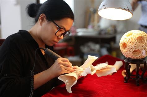 国家艺术基金《岭南传统手工艺再生的创新人才培养》项目组开展学员成果创作现场指导-广州美术学院