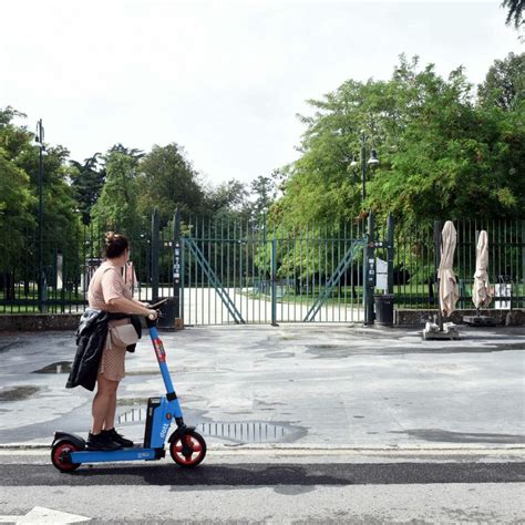 Quanto costa ricaricare il monopattino elettrico: conviene oppure no ...