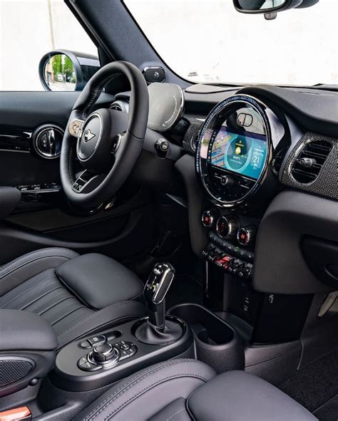 MINI 5-Door Hatch Interior