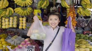 Feasting Filipino style, the boodle fight tradition