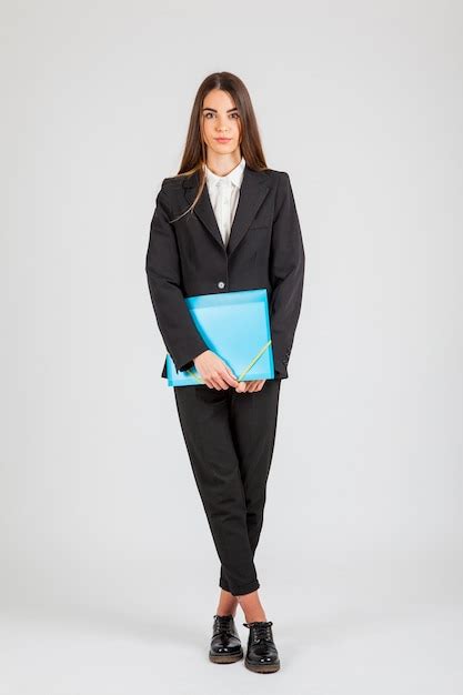 Businesswoman with crossed legs | Free Photo