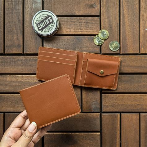 Classic Bi-Fold Wallet w/ Coin Pocket - Honey Tan – The Black Canvas