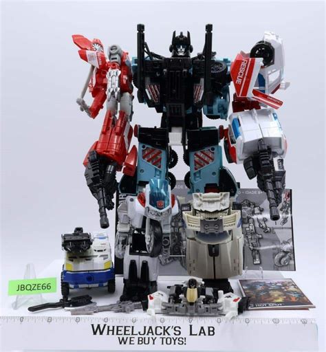 Image result for Combiner Wars Defensor