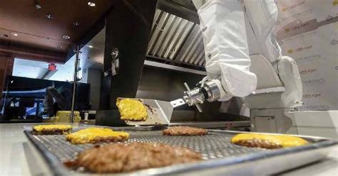 Robot Cooking Burger 的图像结果