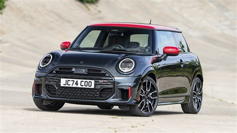 Les voitures de sport les moins chères en 2025