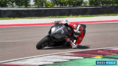 Ducati Panigale V2 MY24 price, specs, mileage, colours, photos and ...
