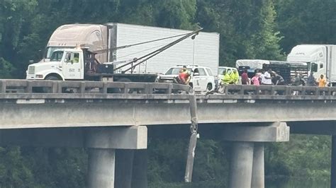 18-wheeler accident shuts down I-10 along Atchafalaya Basin Bridge ...