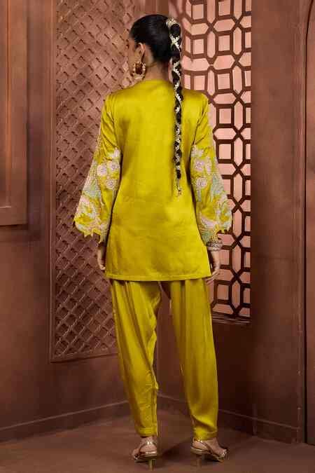 Aneesh Agarwaal | Designer Gowns, Lehengas, Kurta Sets Online