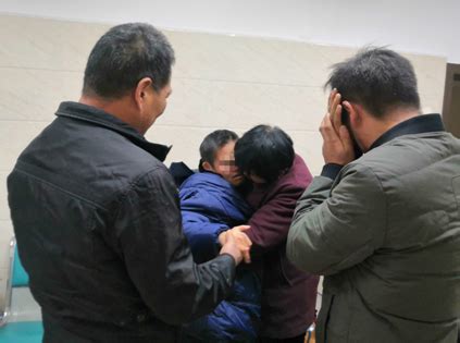 再也不分开 杭州市救助站助失散家庭找回走失6年女儿_新浪浙江_新浪网