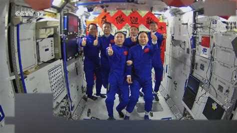 神舟十五号载人飞行任务航天员乘组出征仪式在酒泉卫星发射中心举行_凤凰网视频_凤凰网